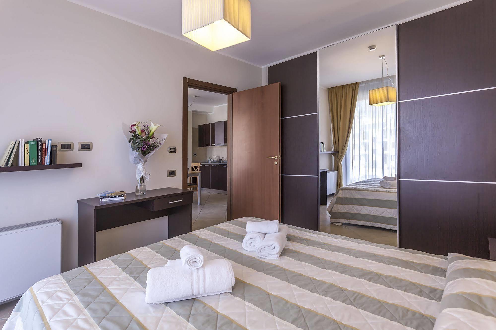 Aparthotel Anghel Siena Ngoại thất bức ảnh